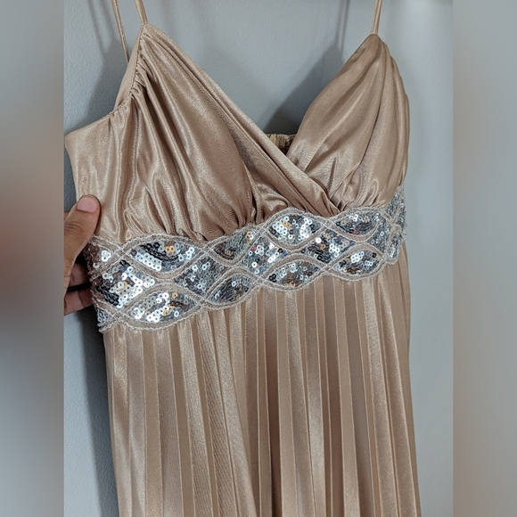 Steppin' Out Gold Pleated Skirt Cocktail Prom Dress Beaded Spaghetti Strap - Picture 6 of 7